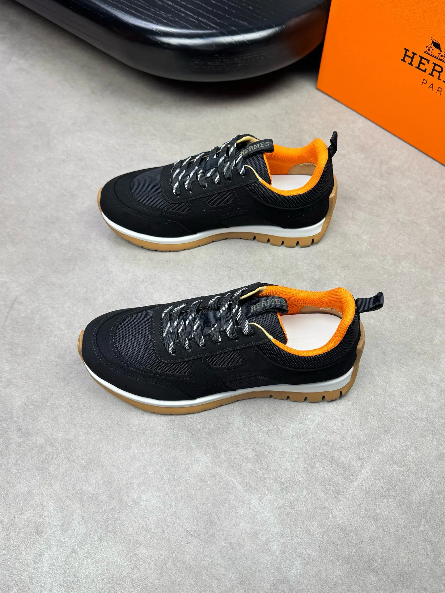 [HERMES] Hermès men's shoes 💰680💰 - high-end quality original items 🔍🔍🔍 casual sports shoes - upper: 🔝 suede environmentally friendly leather, brand high mercerized canvas body with forged ´H´ totem, tongue webbing injection molded brand logo - lining: brand canvas, foot pads; water-dyed cowhide -Outsole: ultra-light T men's shoes 💰U foam; two-color molded outsole -Ultra-high quality control, fine workmanship: highlighted (high-end, extravagance, grade) -Size: 39-44 (38, 45, can be customized)